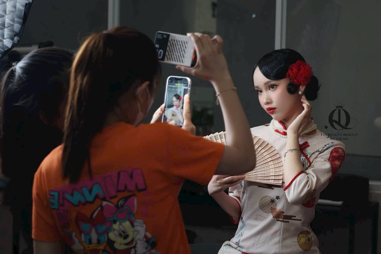 Khóa tóc chuyên nghiệp
